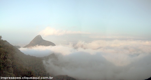 O Pico da Tijuca, visto do topo do Pico do Papagaio